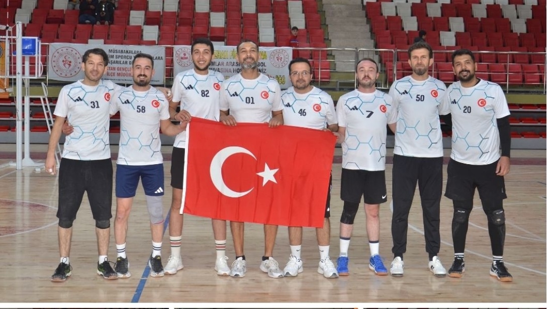 Voleybol Turnuvasında Şampiyon İğde Şehit Er Ali Beyaz Ortaokulu Oldu