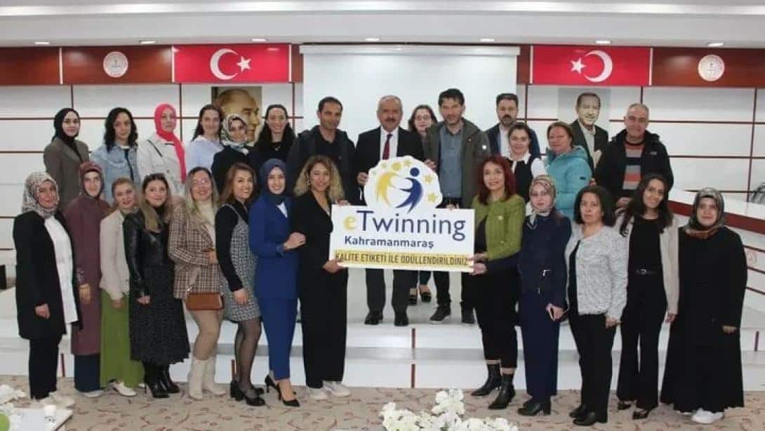 İlçe Milli Eğitim Müdürümüz İlyas GEZER, E-Twinning Projelerinde Kalite Etiketi Kazanan Öğretmenlerimizle Toplantı Yaptı